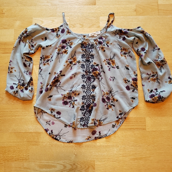 Rewind Cold-Shoulder Top - Picture 4 of 4